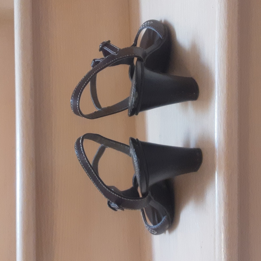 Naturalizer Sandles - Picture 3 of 4
